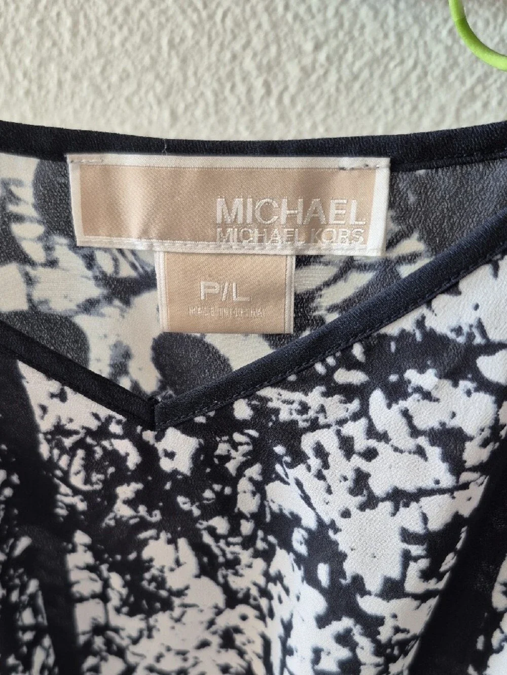 Michael Michael Kors Black & White Abstract Print Sleeveless Tie Waist Dress